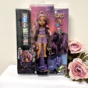 Monster High Clawdeen Wolf, NIB, barbie type doll, includes accessories, 10.5”h